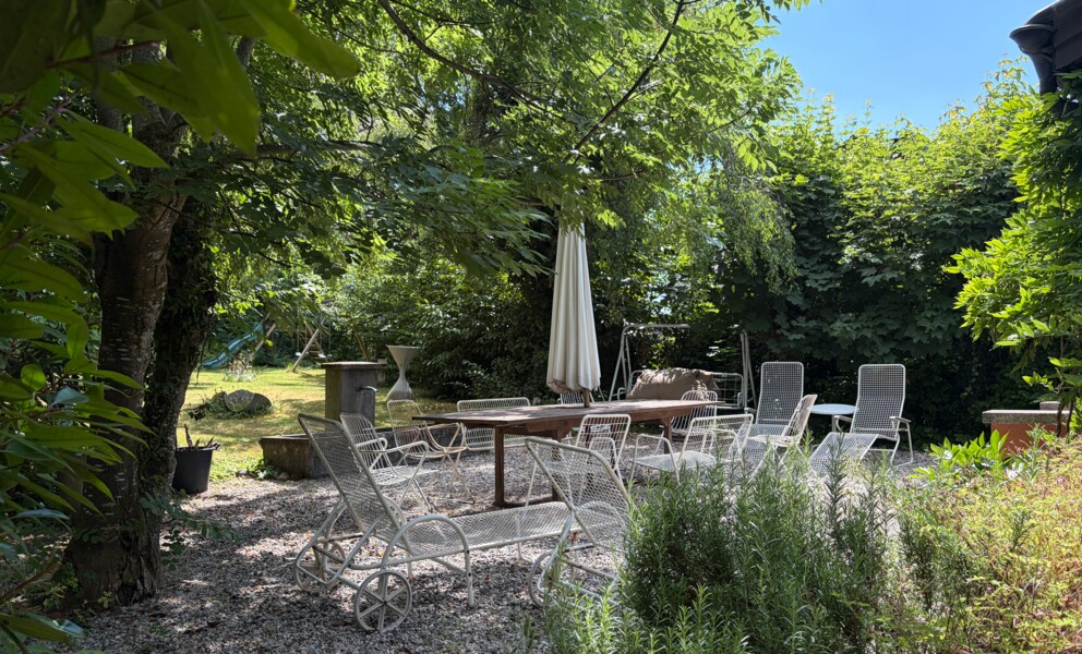 EXCLUSIVELY on PROXIMMO – Elegant villa renovated in a peaceful living environment