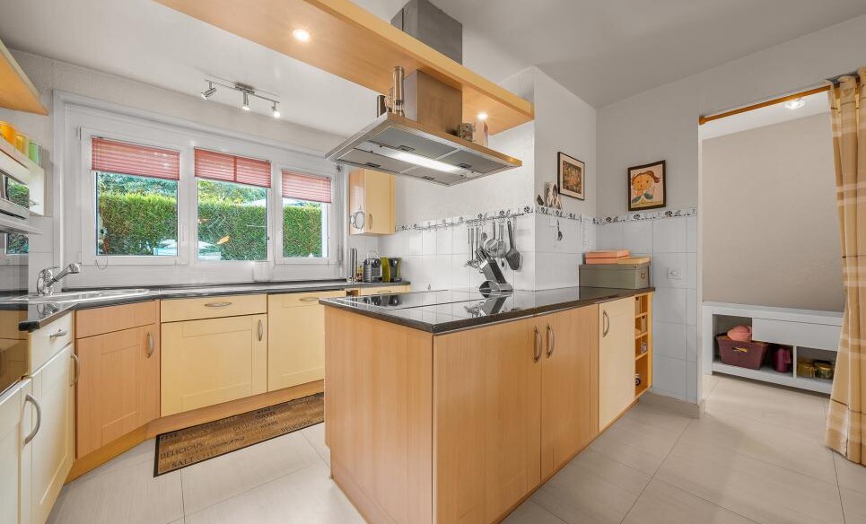 MAISON FAMILIALE LUMINEUSE À ECHANDENS