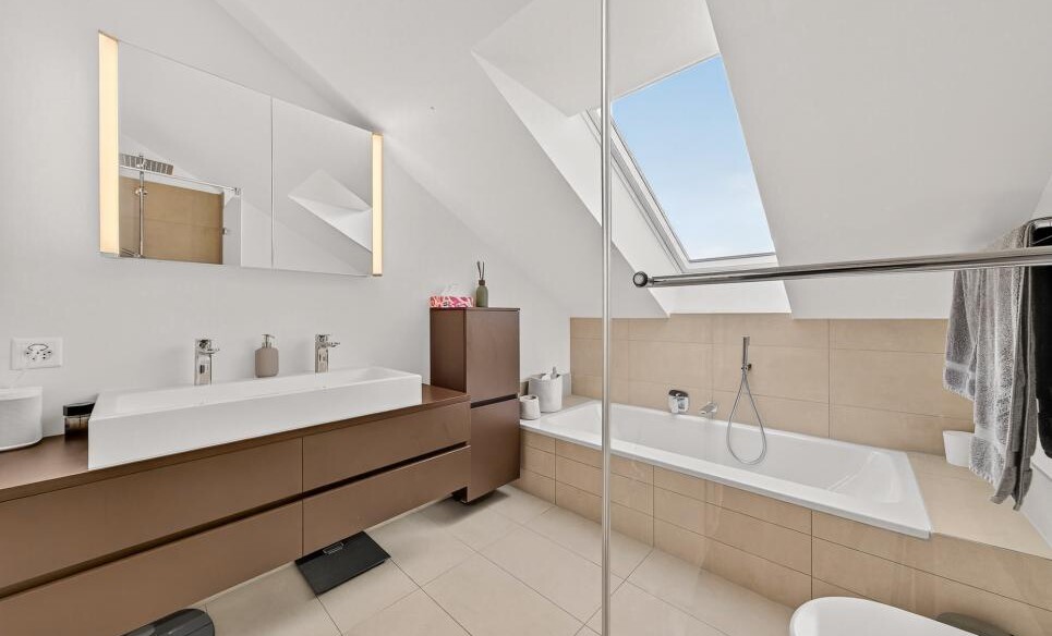 ATTIQUE AVEC VUE PANORAMIQUE - SOUS GARE