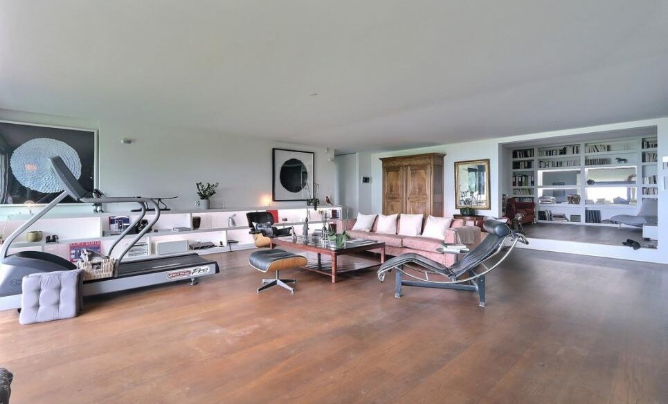 SPLENDIDE VUE SUR LE LAC DANS UN ÉCRIN DE VERDURE