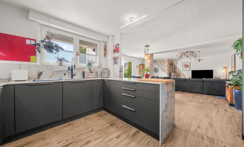 VILLA FAMILIALE AVEC PISCINE AU COEUR DE LUCENS