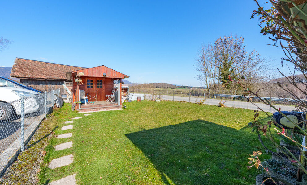 MAISON FAMILIALE AU CALME AVEC GRAND JARDIN