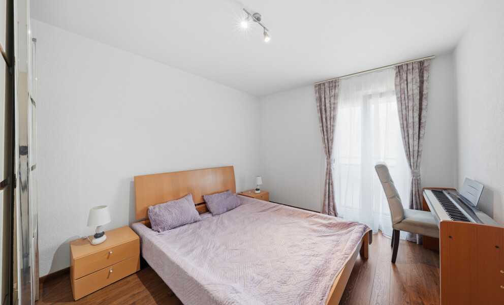 À DEUX PAS DES RIVES — SPACIEUX ATTIQUE AVEC BALCON ET VUE LAC 