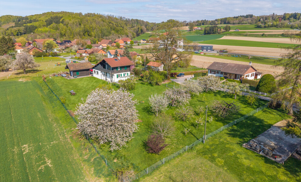 CHALET AU CALME AVEC GRAND JARDIN