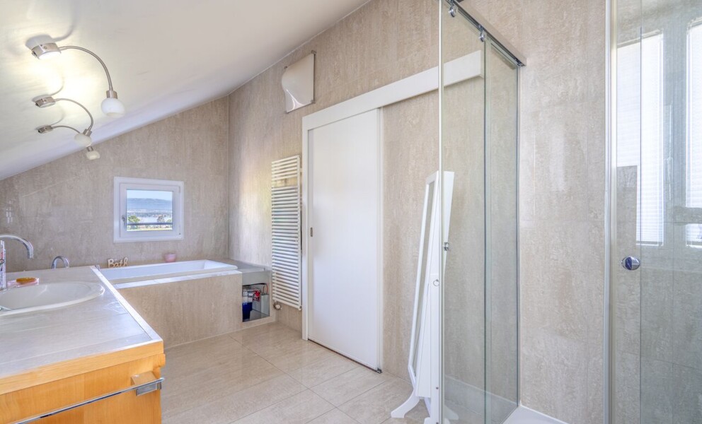 OFF MARKET ! DUPLEX D'EXCEPTION AVEC VUE SUR LE LAC
