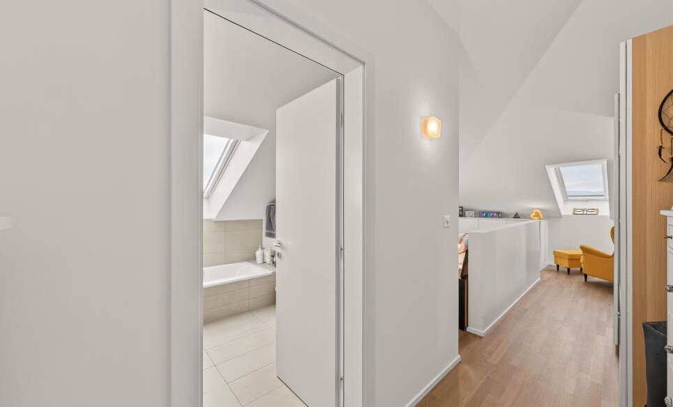 ATTIQUE AVEC VUE PANORAMIQUE - SOUS GARE