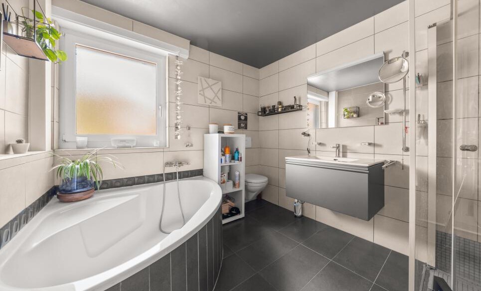 VILLA FAMILIALE AVEC PISCINE AU COEUR DE LUCENS