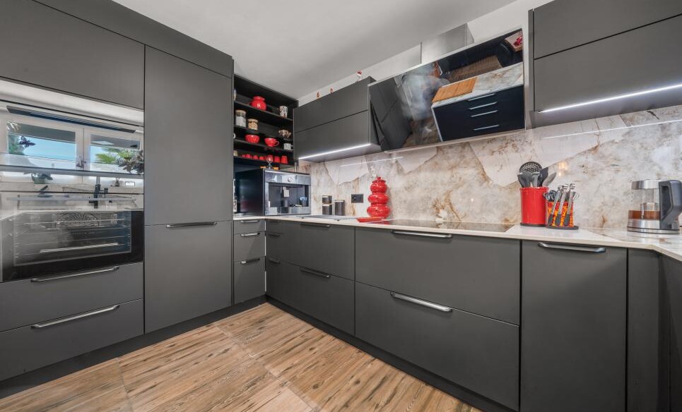 VILLA FAMILIALE AVEC PISCINE AU COEUR DE LUCENS