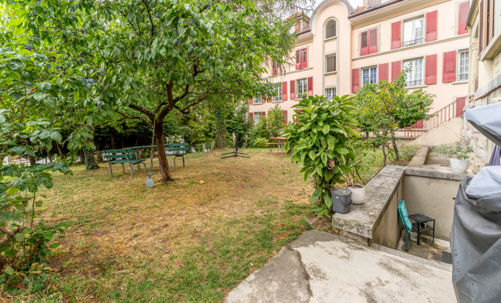 EXTRÊMEMENT RARE AVEC JARDIN AU CENTRE-VILLE !