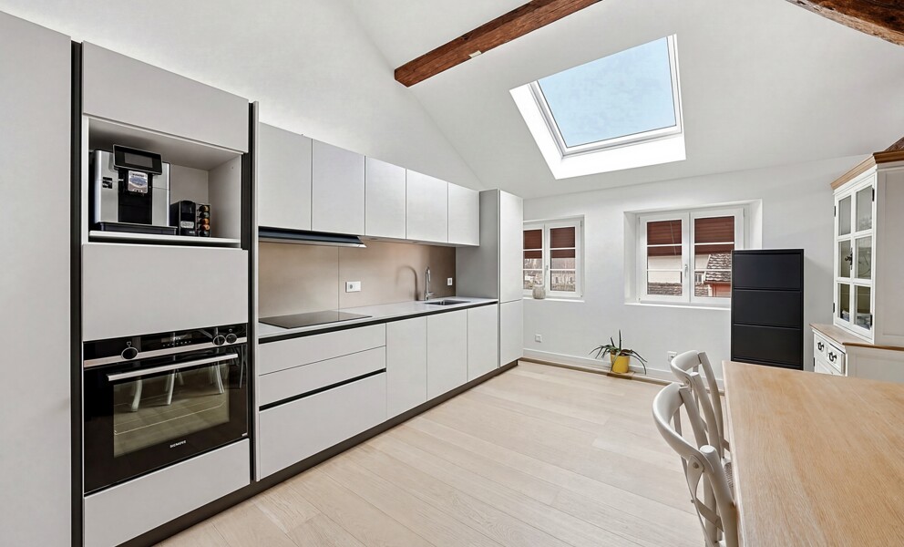 TRIPLEX DE CHARME RÉNOVÉ AVEC POUTRES APPARENTES