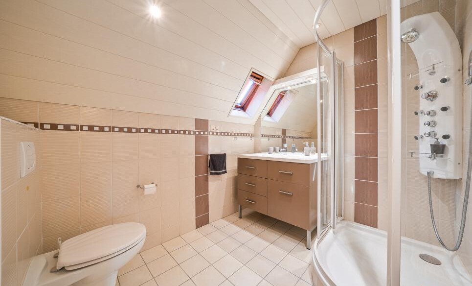 MAISON FAMILIALE LUMINEUSE À ECHANDENS