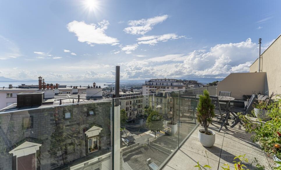 RARE ! ATTIQUE À DEUX PAS DU CENTRE-VILLE !