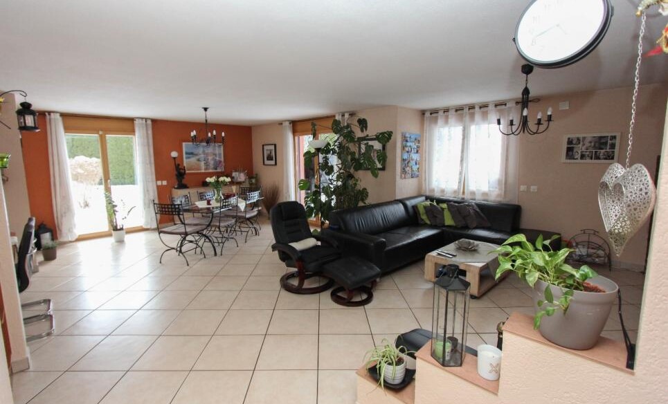 Superbe villa individuelle dans un cadre verdoyant.