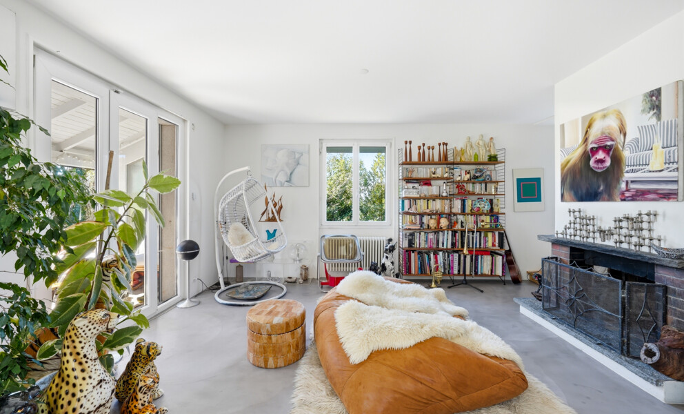 EXCLUSIVELY on PROXIMMO – Elegant villa renovated in a peaceful living environment