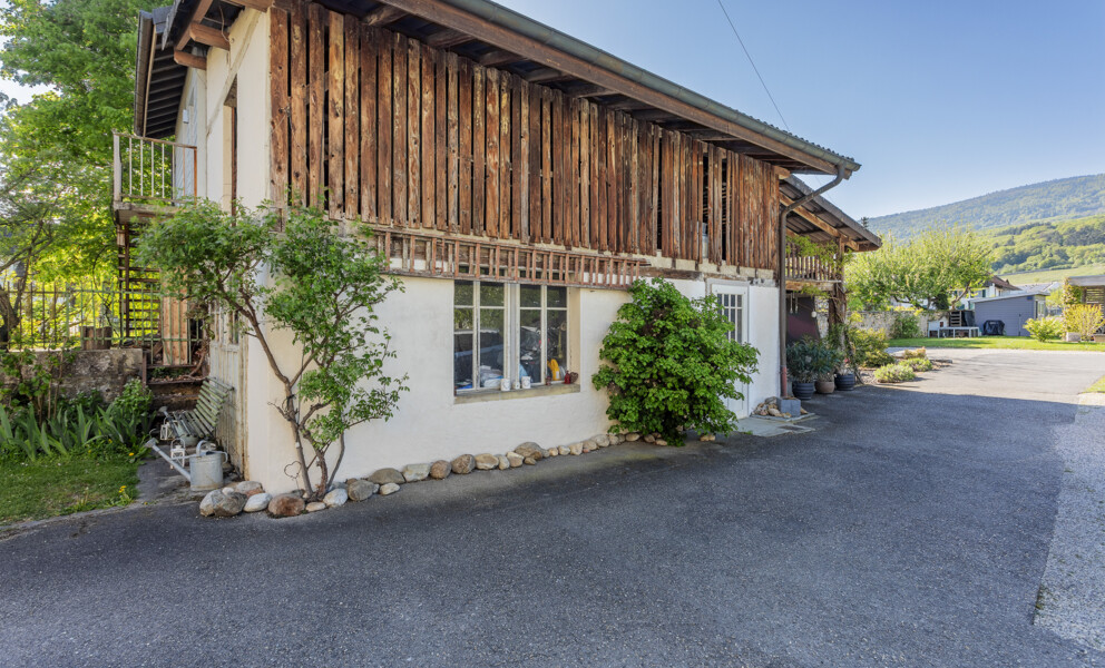 MAISON LOCATIVE (OU D'HABITATION) PARFAITEMENT SITUEE A CHAMPAGNE !