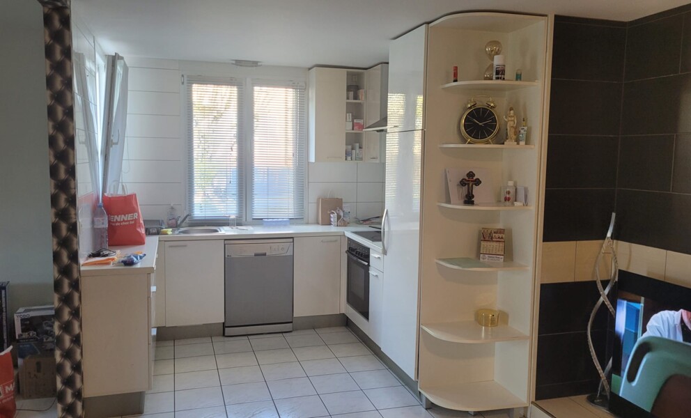 YVERDON-LES-BAINS (QUARTIER FONTENAY) - 2.5 PIÈCES LOUÉ AVEC JARDIN ET TERRASSE