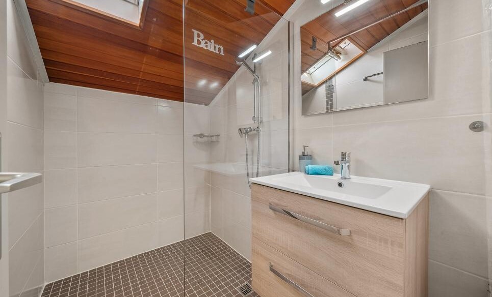 MAISON FAMILIALE LUMINEUSE À ECHANDENS