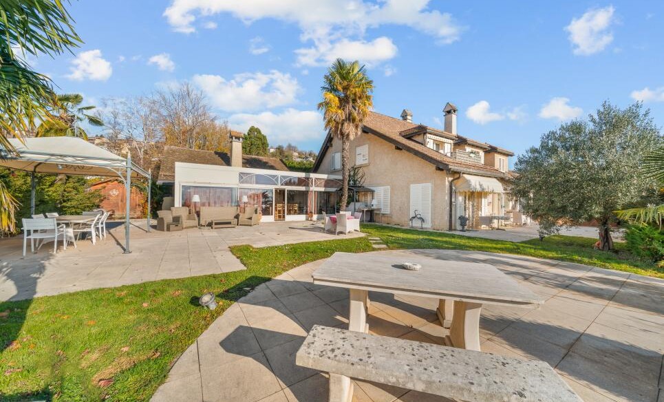 VUE PANORAMIQUE ET CALME ABSOLU À LUTRY !