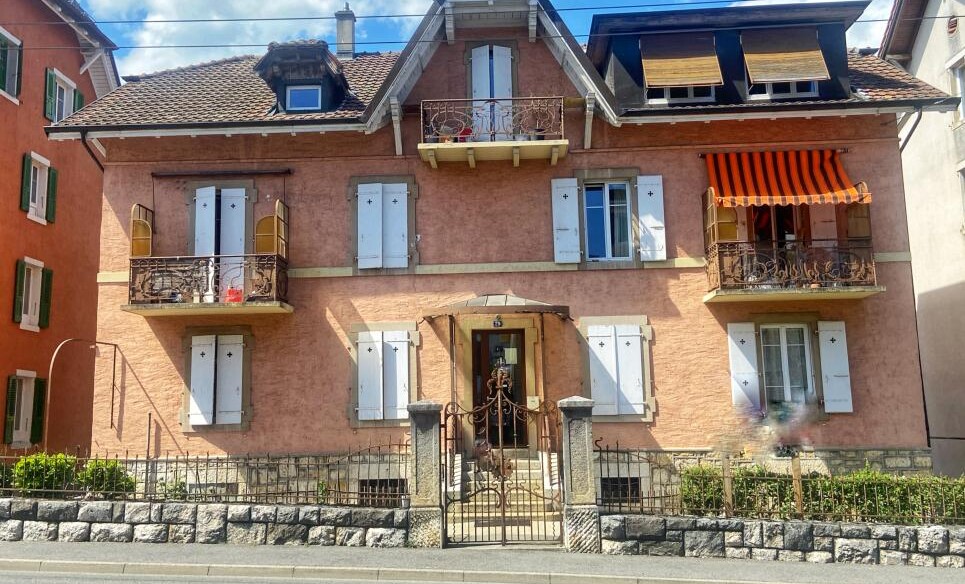 À SAISIR ! BEL IMMEUBLE LOCATIF PROCHE DE NEUCHÂTEL