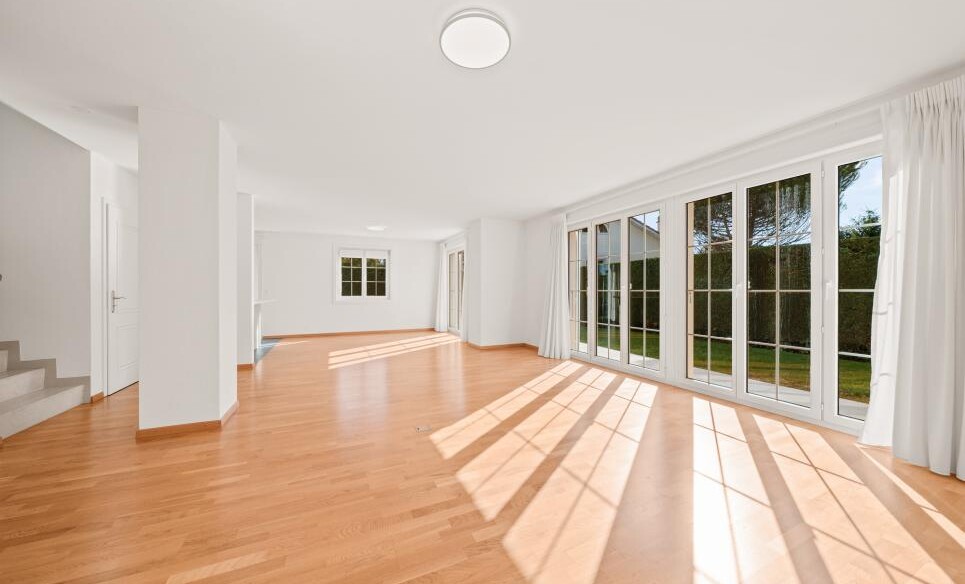 VILLA FAMILIALE AUX VOLUMES GÉNÉREUX A MIES