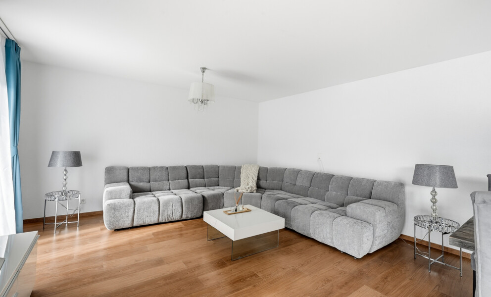 À DEUX PAS DES RIVES — SPACIEUX ATTIQUE AVEC BALCON ET VUE LAC 