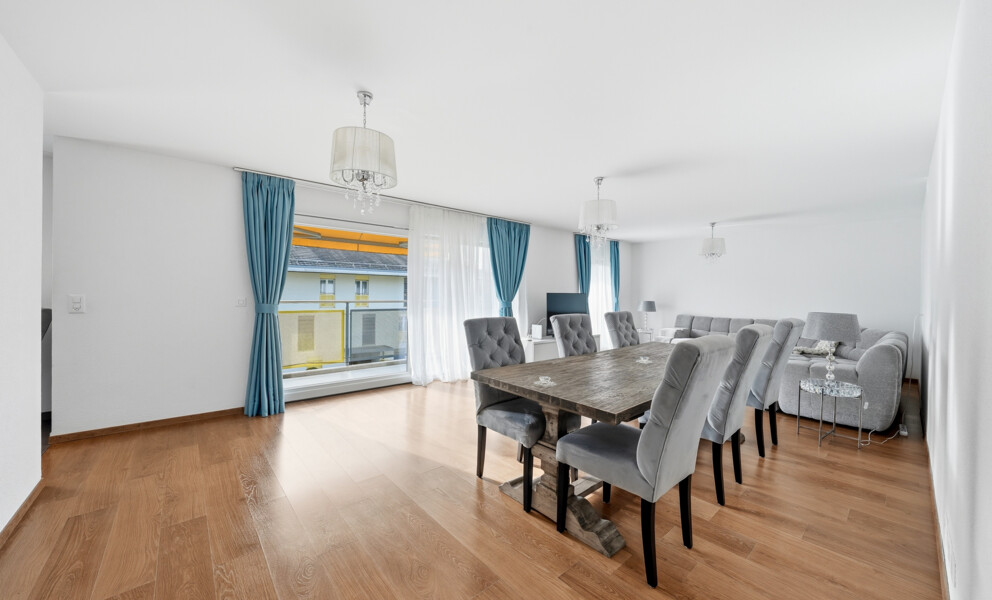 À DEUX PAS DES RIVES — SPACIEUX ATTIQUE AVEC BALCON ET VUE LAC 