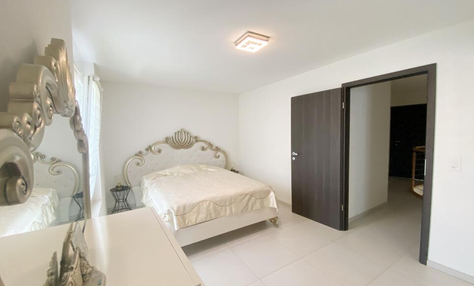 NOUVEAU PRIX ! BEAU TRIPLEX AVEC JARDIN