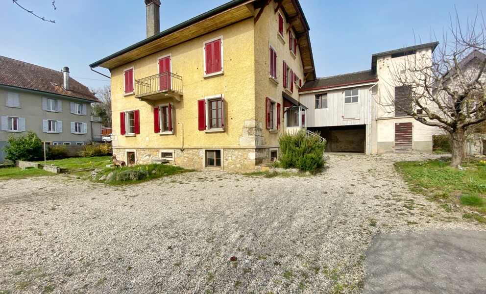 BELLE MAISON FAMILIALE DE DEUX APPARTEMENTS AVEC GRAND JARDIN 