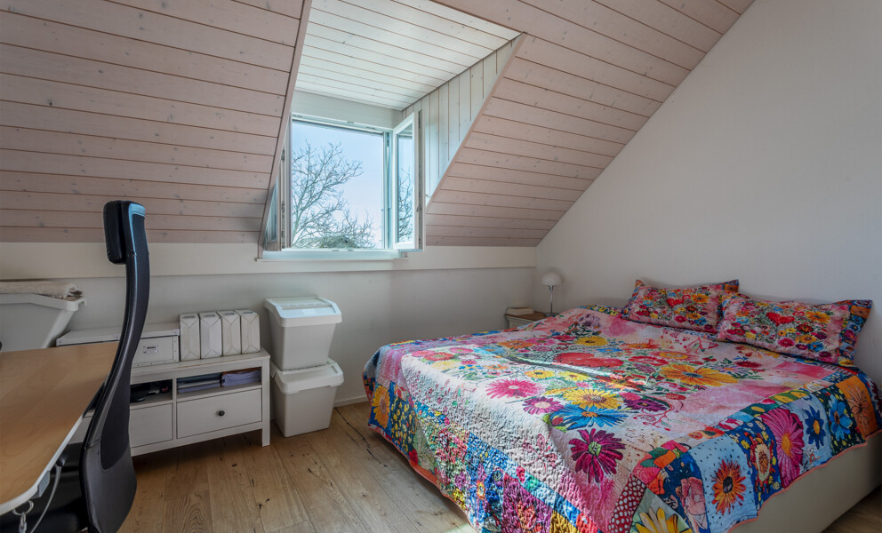 A CUARNENS, ATTIQUE 5.5 PIECES AVEC MEZZANINE DE 200 M2 POUR FAMILLE