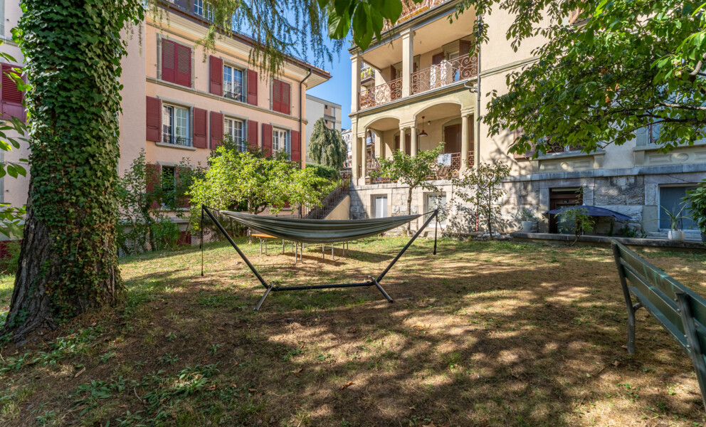 EXTRÊMEMENT RARE AVEC JARDIN AU CENTRE-VILLE !