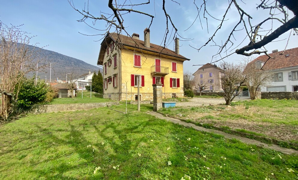 BELLE MAISON FAMILIALE DE DEUX APPARTEMENTS AVEC GRAND JARDIN 