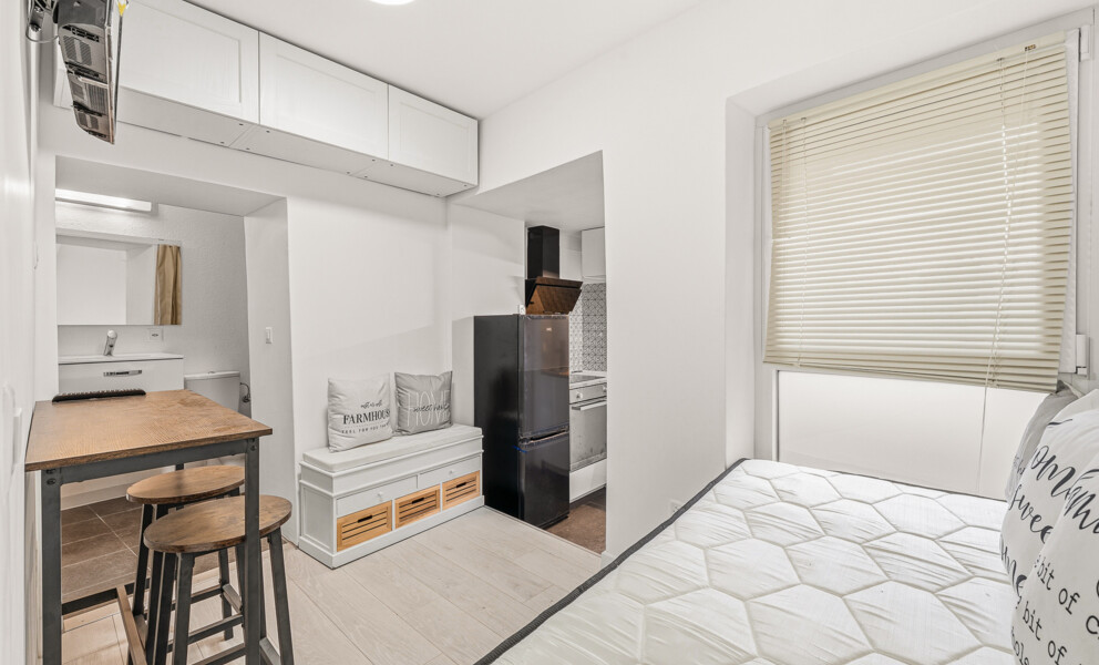 CHARMANT STUDIO RÉNOVÉ – VENDU MEUBLÉ