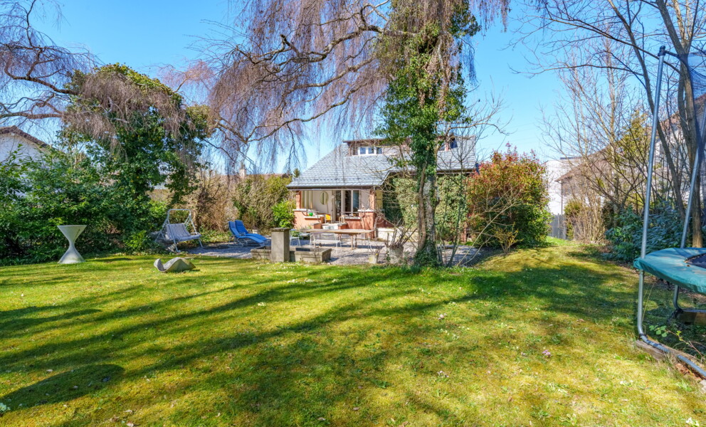 EXCLUSIVELY on PROXIMMO – Elegant villa renovated in a peaceful living environment