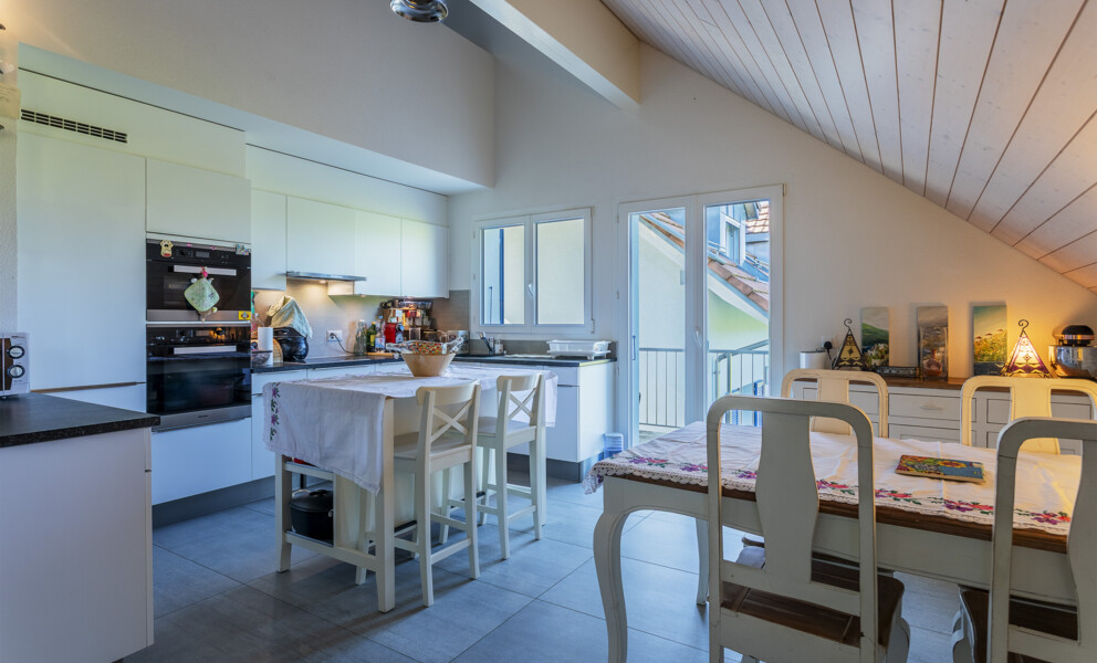 A CUARNENS, ATTIQUE 5.5 PIECES AVEC MEZZANINE DE 200 M2 POUR FAMILLE