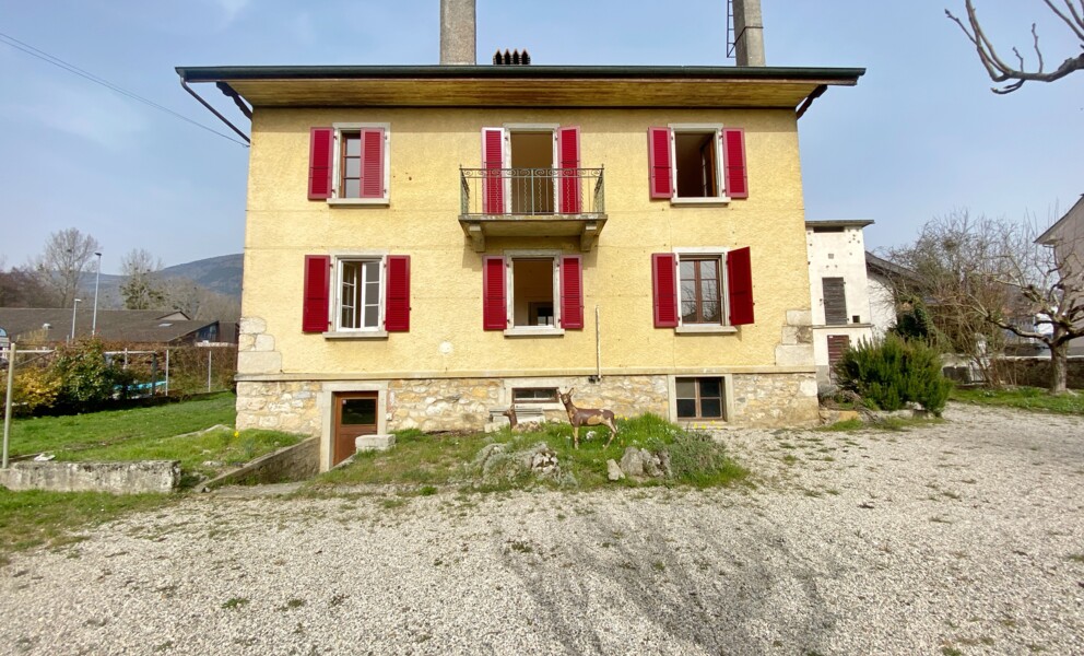 BELLE MAISON FAMILIALE DE DEUX APPARTEMENTS AVEC GRAND JARDIN 