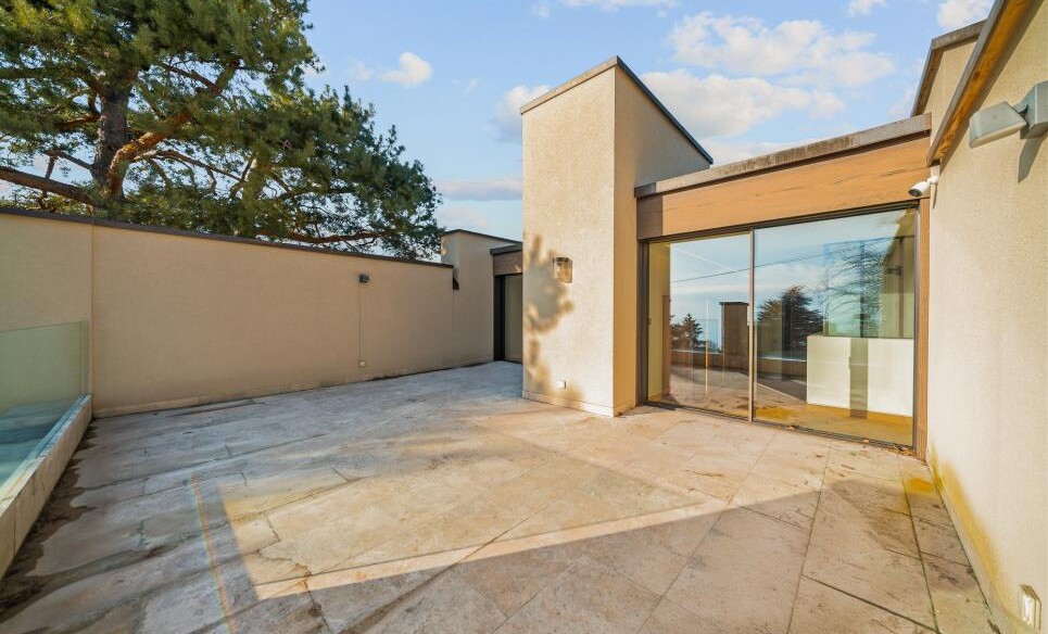 Superb Townhouse with Garden and Pool in the Heart of Chailly