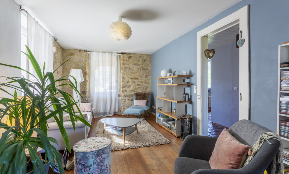 MAISON LOCATIVE (OU D'HABITATION) PARFAITEMENT SITUEE A CHAMPAGNE !