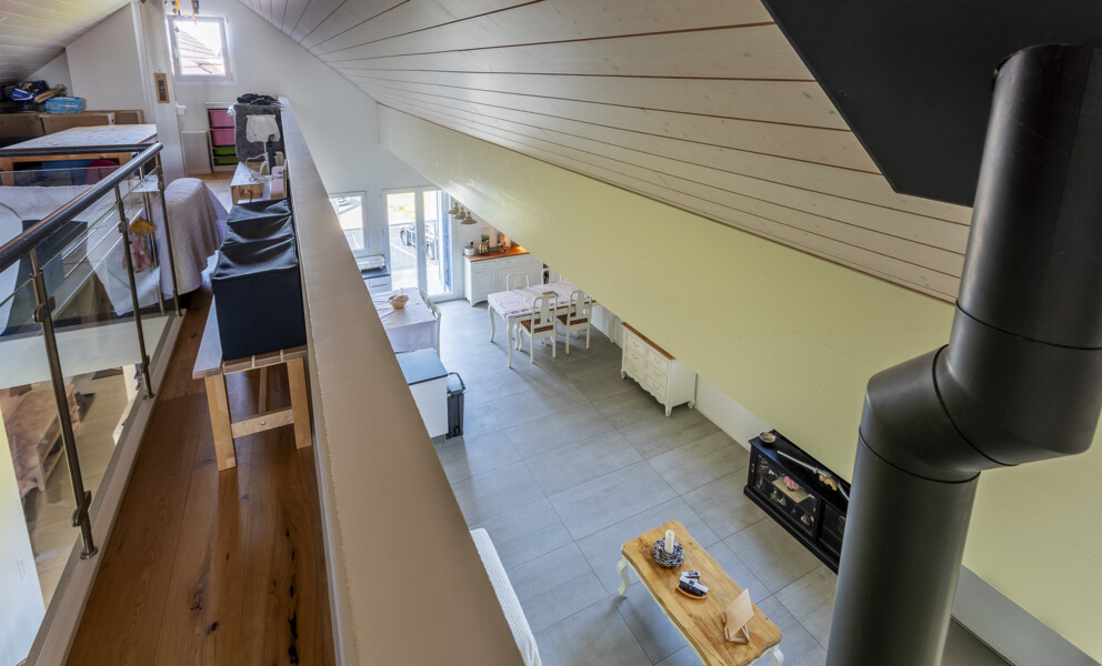 A CUARNENS, ATTIQUE 5.5 PIECES AVEC MEZZANINE DE 200 M2 POUR FAMILLE