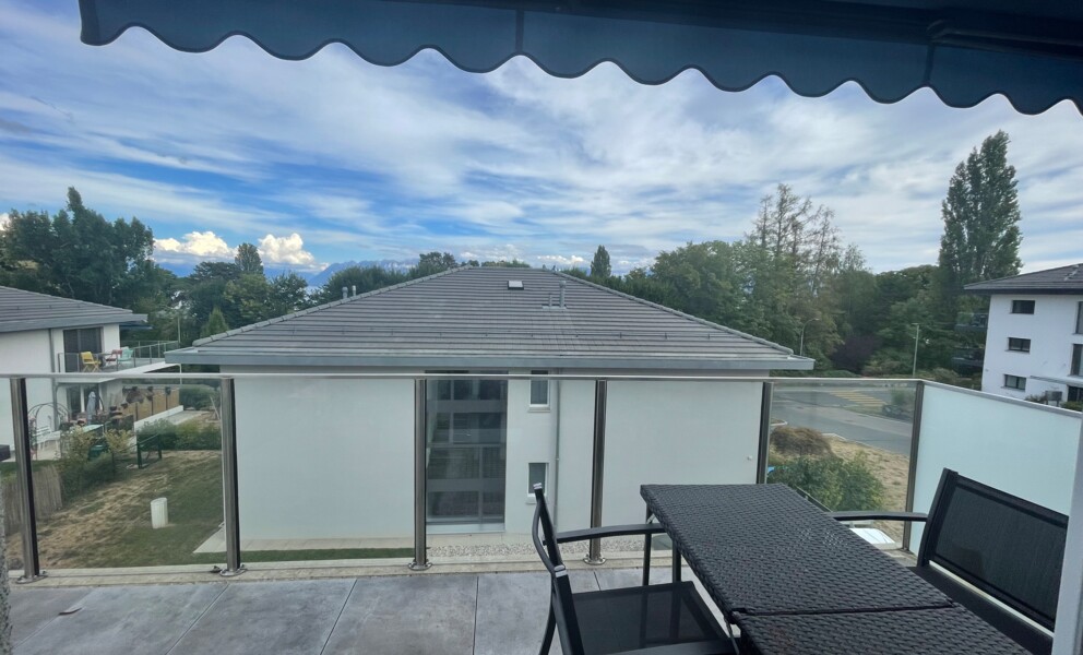 MAGNIFIQUE APPARTEMENT AVEC BALCON À 200M DU LAC