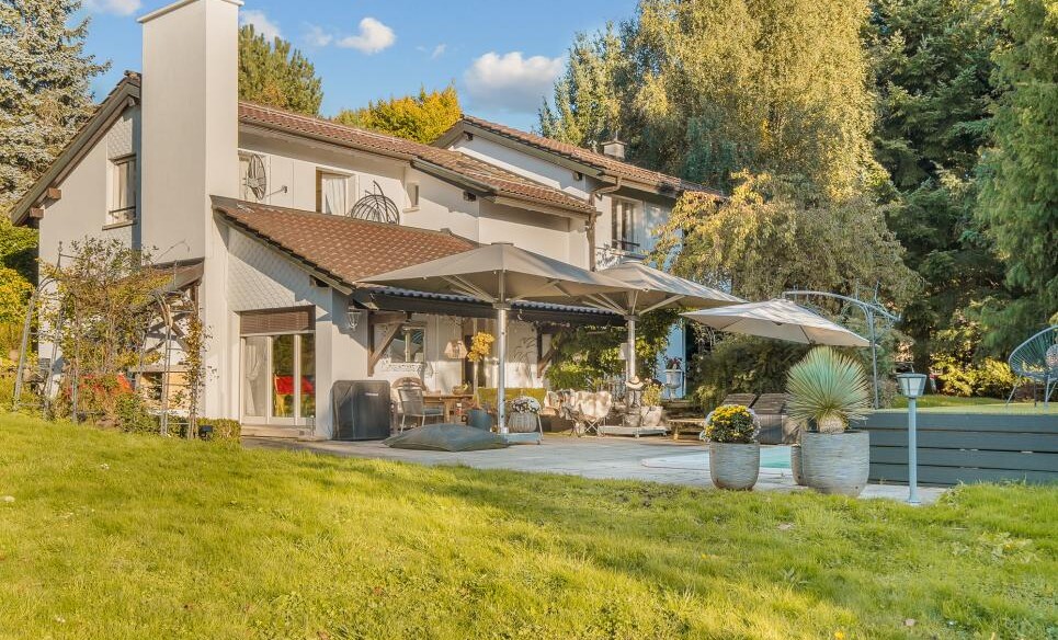 BIEN D'EXCEPTION SUR GRANDE PARCELLE ARBORÉE