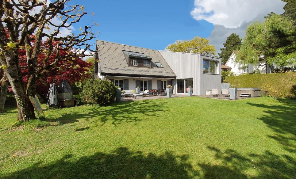 MAGNIFIQUE DEMEURE AVEC JACUZZI