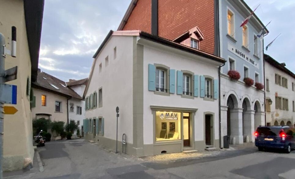 IMMEUBLE ENTIEREMENT RENOVE AVEC 4.08 % NET