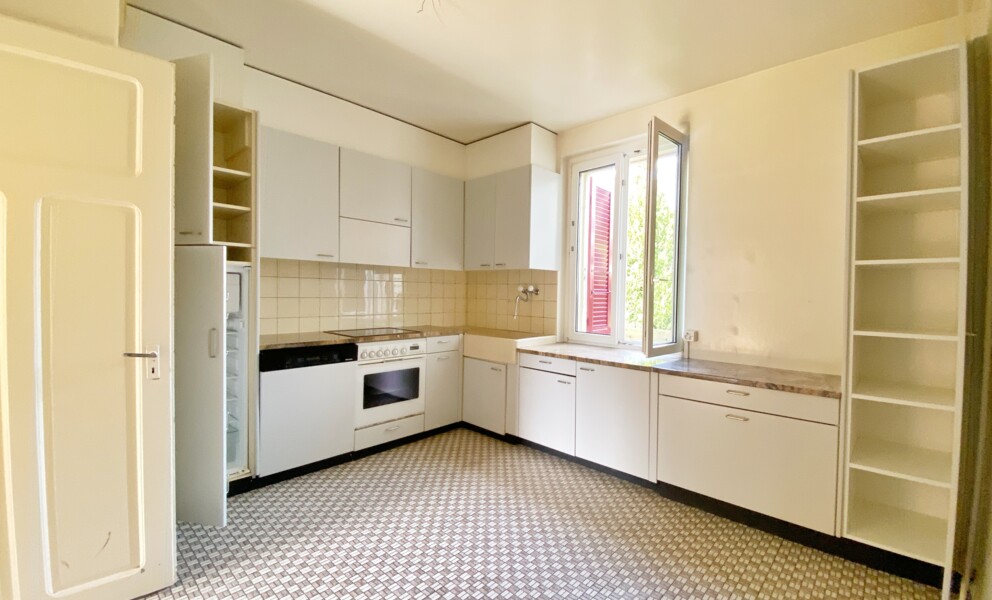 BELLE MAISON FAMILIALE DE DEUX APPARTEMENTS AVEC GRAND JARDIN 