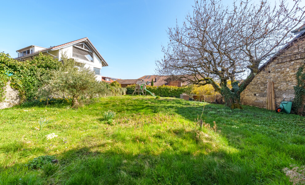 BIEN RARE AU CŒUR DU VILLAGE – FORT POTENTIEL DE TRANSFORMATION