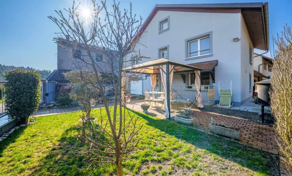 MAISON FAMILIALE AU CALME AVEC GRAND JARDIN