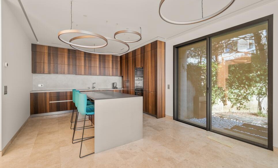 Superb Townhouse with Garden and Pool in the Heart of Chailly