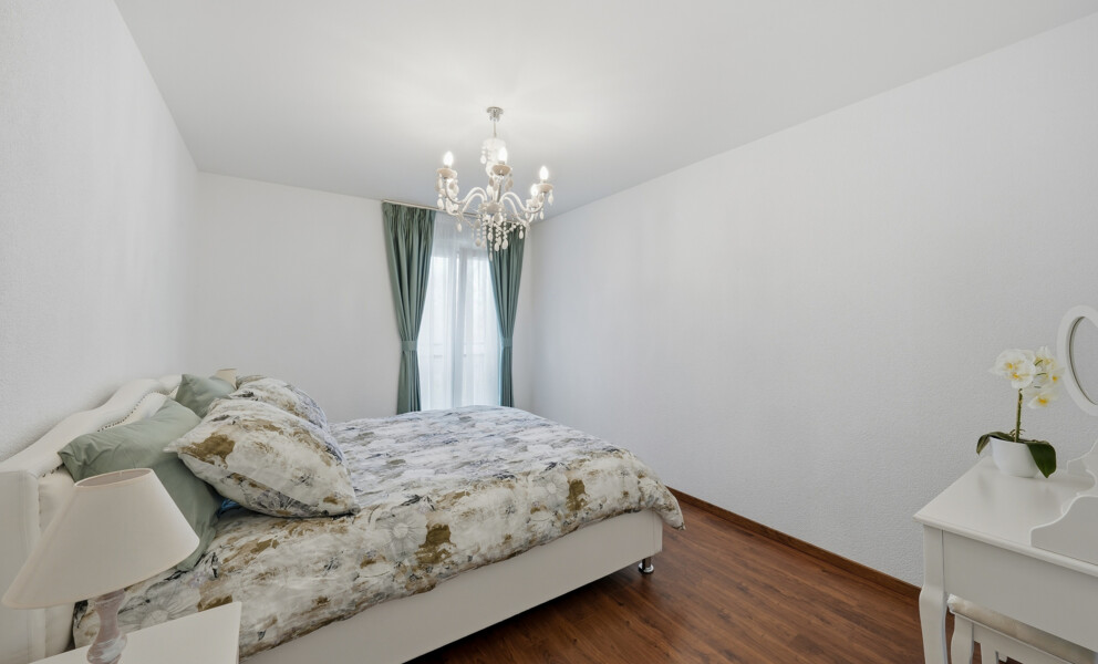 À DEUX PAS DES RIVES — SPACIEUX ATTIQUE AVEC BALCON ET VUE LAC 