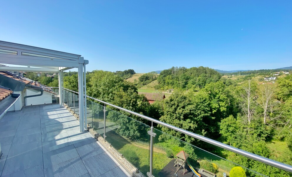 APPARTEMENT ATTIQUE AVEC TERRASSE IDEALEMENT SITUE A ORBE !