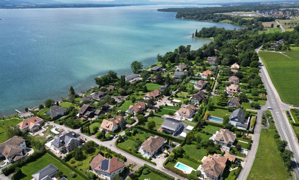 UNIQUE AU BORD DU LAC ! CHANTIER EN COURS !