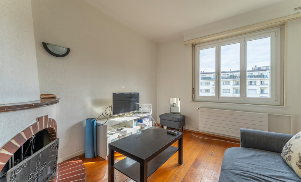 POUR INVESTISSEURS ! ATTIQUE AU CENTRE-VILLE !